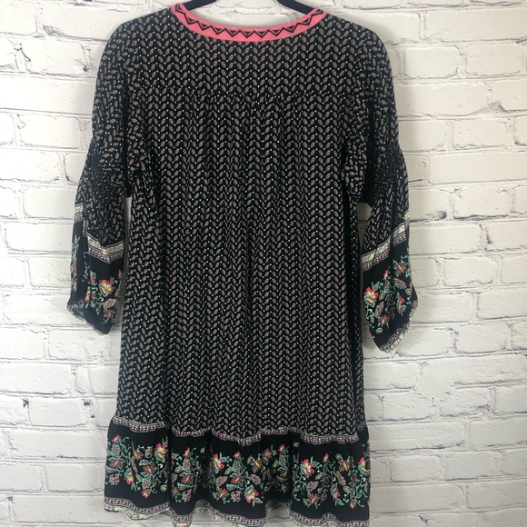 Umgee: V-Neck floral Tunic. Size:(S)  color: Black/pink - Picture 4 of 12